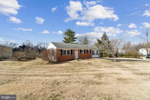 8016 Mace Cir, Manassas, VA 20111 photo 3