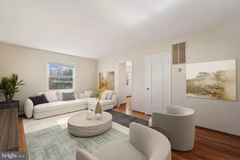 8016 Mace Cir, Manassas, VA 20111 photo 4
