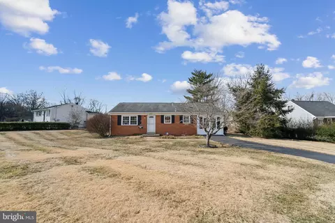 8016 Mace Cir, Manassas, VA 20111 photo 2