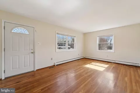 8016 Mace Cir, Manassas, VA 20111 photo 5