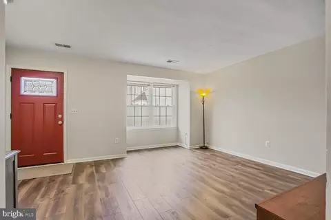 Living - 7810 Gateshead Ln, Manassas, VA 20109 photo 2 of 2