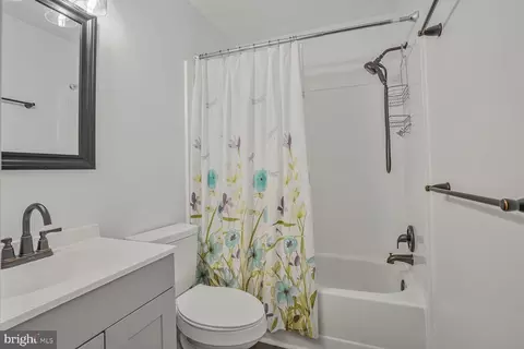 Bath - 7810 Gateshead Ln, Manassas, VA 20109 photo 2 of 2