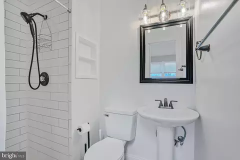 Bath - 7810 Gateshead Ln, Manassas, VA 20109 photo 1 of 2