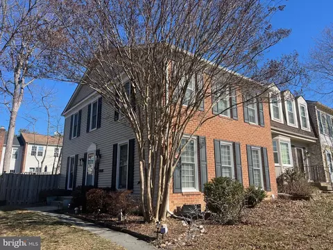 12124 Stoneford Dr, Woodbridge, VA 22192