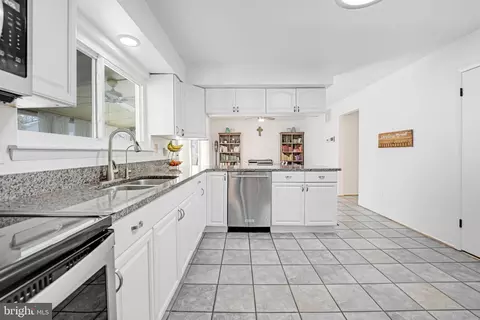 4389 Ashgrove Dr, Dumfries, VA 22025 photo 12