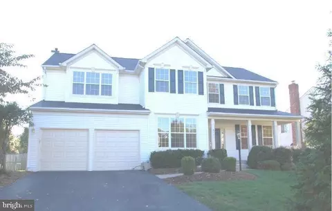 8751 Aycliffe Ln, Bristow, VA 20136
