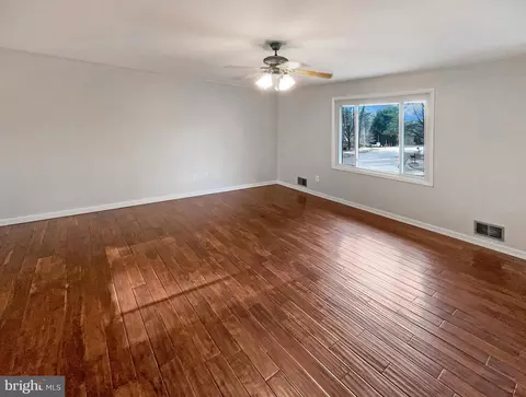 7240 Ridgeway Dr, Manassas, VA 20112 photo 9