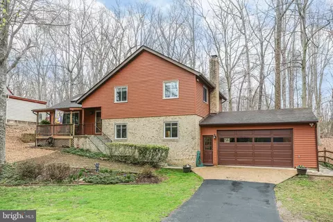 10831 Moore Dr, Manassas, VA 20111