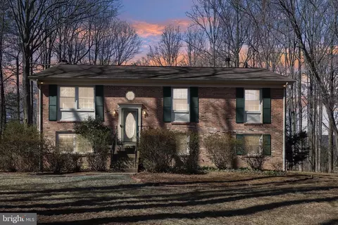 15706 Scotts Valley Dr, Haymarket, VA 20169
