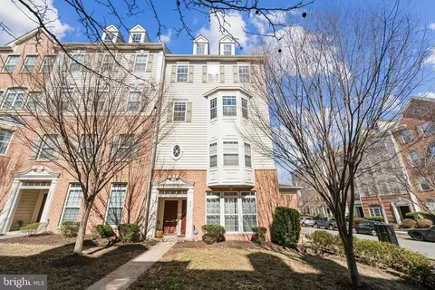 2559 Eastbourne Dr #265, Woodbridge, VA 22191
