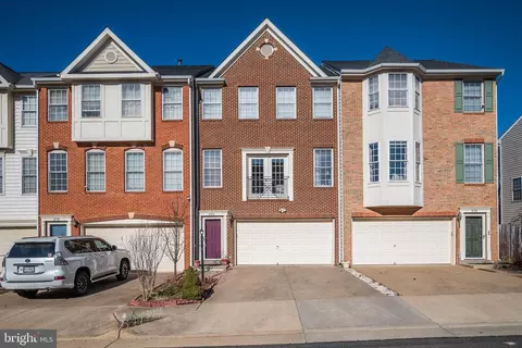 8716 Phipps Farm Way, Manassas, VA 20109