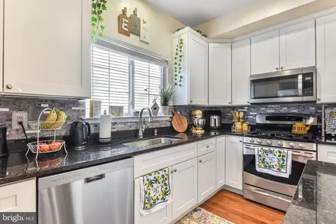 Kitchen - 5594 Hobsons Choice Loop, Manassas, VA 20112 photo 2 of 3