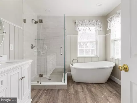 Bath - 9847 Rainleaf Ct, Bristow, VA 20136 photo 2 of 5