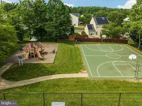 View/Area - 9847 Rainleaf Ct, Bristow, VA 20136 photo 6 of 8