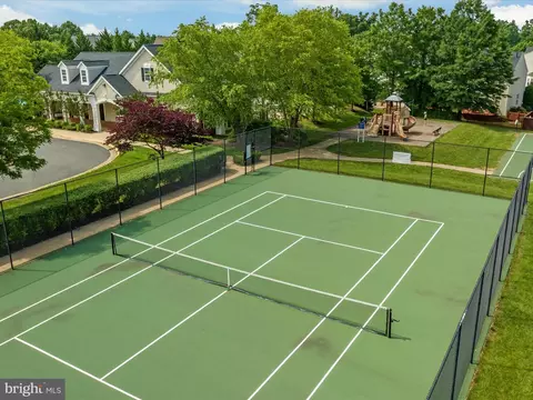 View/Area - 9847 Rainleaf Ct, Bristow, VA 20136 photo 7 of 8