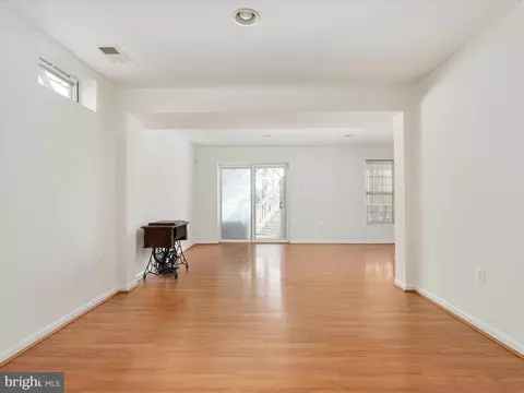 Living - 9847 Rainleaf Ct, Bristow, VA 20136 photo 4 of 5