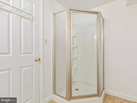 Bath - 9847 Rainleaf Ct, Bristow, VA 20136 photo 5 of 5