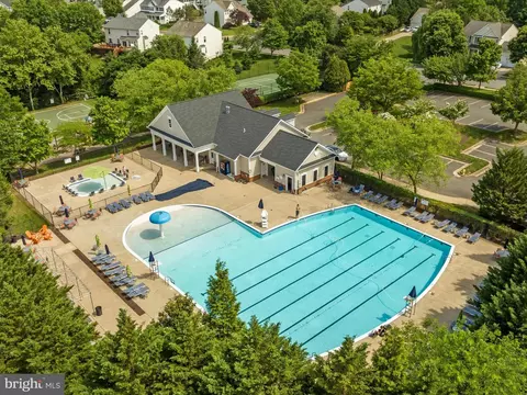 Exterior - 9847 Rainleaf Ct, Bristow, VA 20136 photo 11 of 12