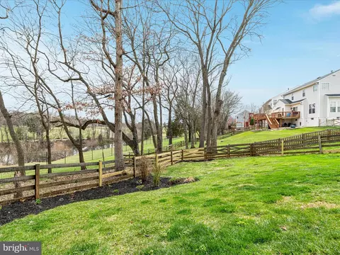 Exterior - 9847 Rainleaf Ct, Bristow, VA 20136 photo 9 of 12