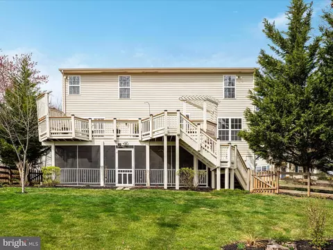 Exterior - 9847 Rainleaf Ct, Bristow, VA 20136 photo 8 of 12