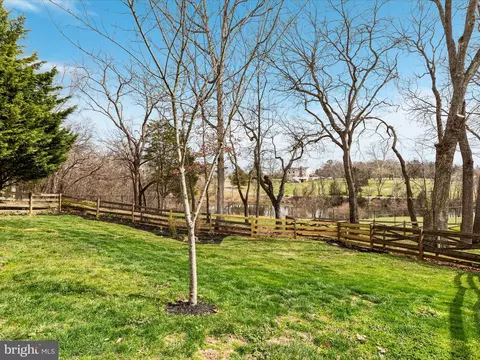 Exterior - 9847 Rainleaf Ct, Bristow, VA 20136 photo 10 of 12