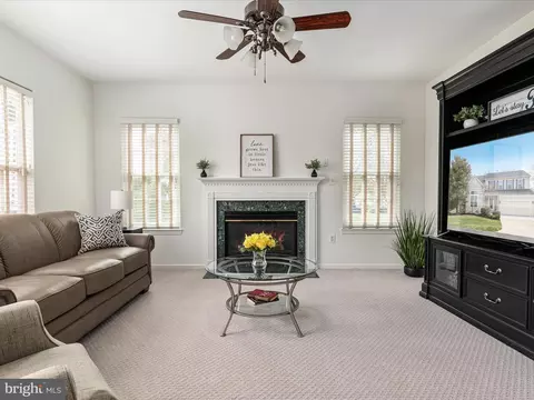 Living - 9847 Rainleaf Ct, Bristow, VA 20136 photo 2 of 5
