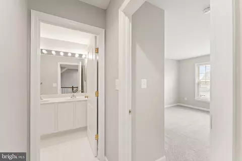 Entry Way - 9162 Ribbon Falls Loop, Bristow, VA 20136 photo 6 of 9