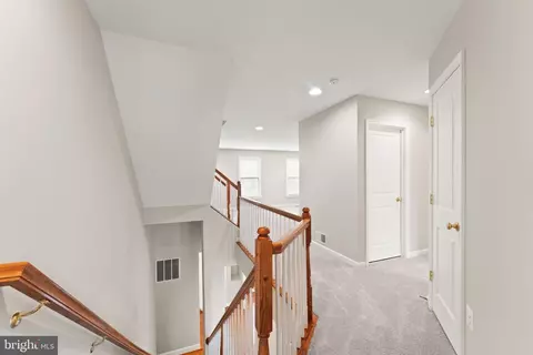 Entry Way - 9162 Ribbon Falls Loop, Bristow, VA 20136 photo 5 of 9