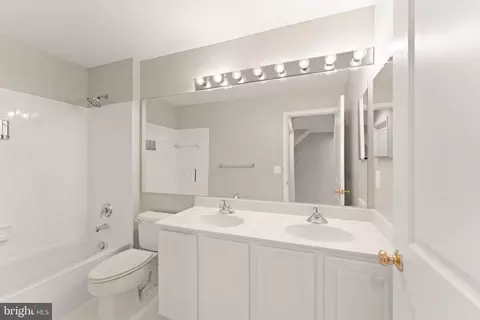 Bath - 9162 Ribbon Falls Loop, Bristow, VA 20136 photo 1 of 3