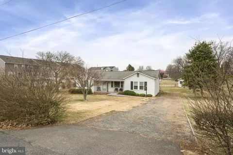8802 Sheridan Ln, Manassas, VA 20110