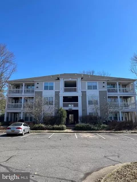 8107 Lacy Dr #103, Manassas, VA 20109