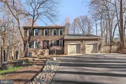 11709 Howitzer Ln, Woodbridge, VA 22192