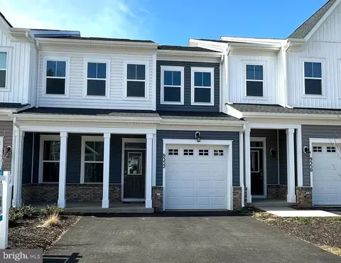 9352 Crestview Ridge Dr, Bristow, VA 20136