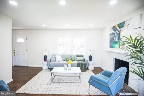 7657 Michelle Ct, Manassas, VA 20109 photo 2