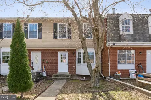 3413 Castle Hill Dr, Woodbridge, VA 22193
