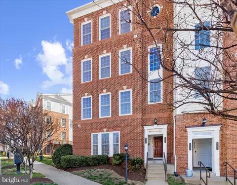 2388 Brookmoor Ln, Woodbridge, VA 22191