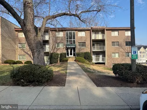 12705 Dara Dr #104, Woodbridge, VA 22192