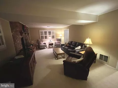 Living - 9702 Botsford Rd, Manassas, VA 20109 photo 4 of 4