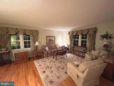 Living - 9702 Botsford Rd, Manassas, VA 20109 photo 1 of 4