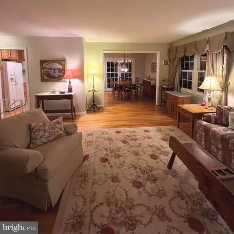 Living - 9702 Botsford Rd, Manassas, VA 20109 photo 3 of 4