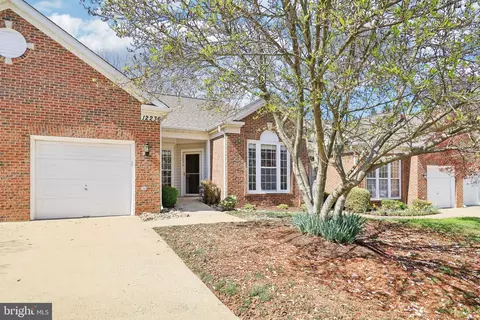 12236 Farmberry Ct, Woodbridge, VA 22192