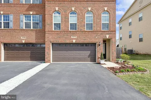 6711 Pinchot Ln, Haymarket, VA 20169