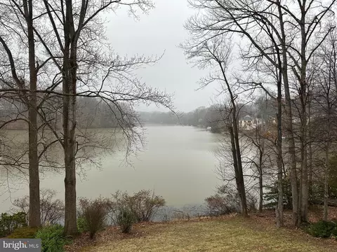 15458 Silvan Glen Dr, Dumfries, VA 22025
