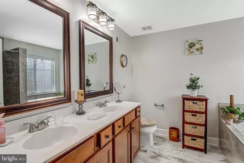 Bath - 4287 Meyers Rd, Triangle, VA 22172 photo 2 of 4