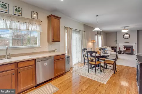 Kitchen - 4287 Meyers Rd, Triangle, VA 22172 photo 2 of 2