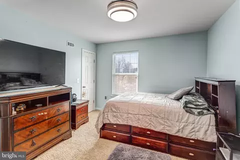 Bedroom - 4287 Meyers Rd, Triangle, VA 22172 photo 3 of 7