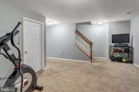 Entry Way - 4287 Meyers Rd, Triangle, VA 22172 photo 6 of 8