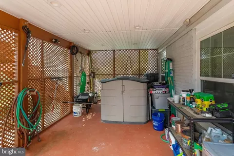 Exterior - 4287 Meyers Rd, Triangle, VA 22172 photo 5 of 10
