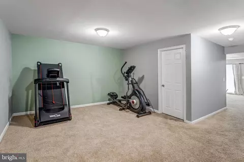Entry Way - 4287 Meyers Rd, Triangle, VA 22172 photo 7 of 8