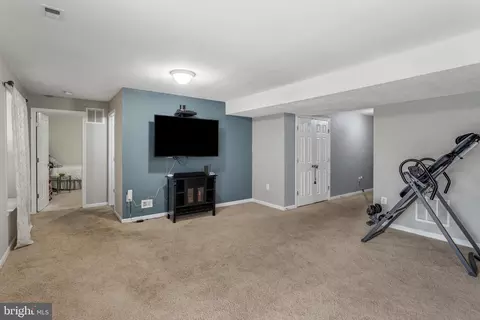 Entry Way - 4287 Meyers Rd, Triangle, VA 22172 photo 8 of 8